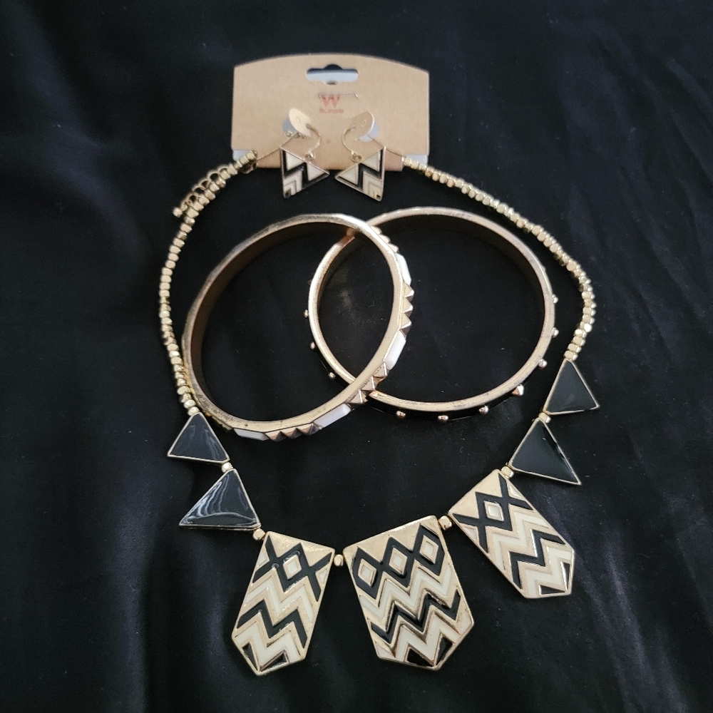 Black, white, and gold set